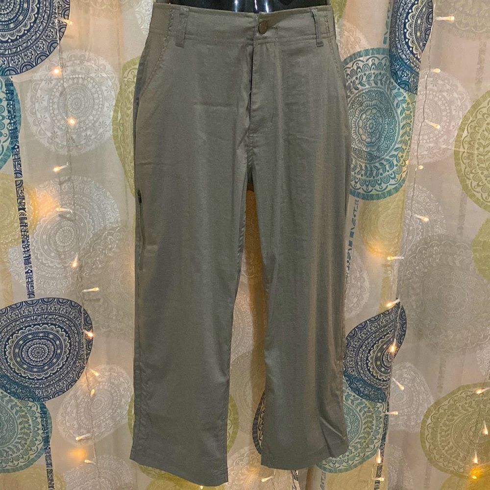 KHOMBU Pants. NWOT. Womens M. Green khaki in color.